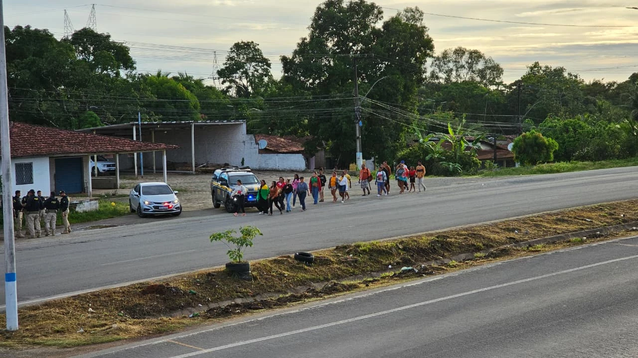 Sindicatos de pescadores realizam protesto nas BRs 135 e 316. (Foto: divulgação)