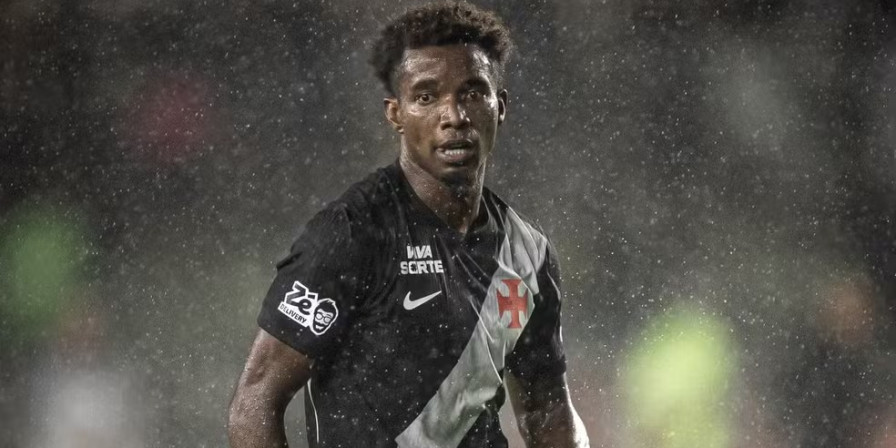 Thiago Mendes brilha