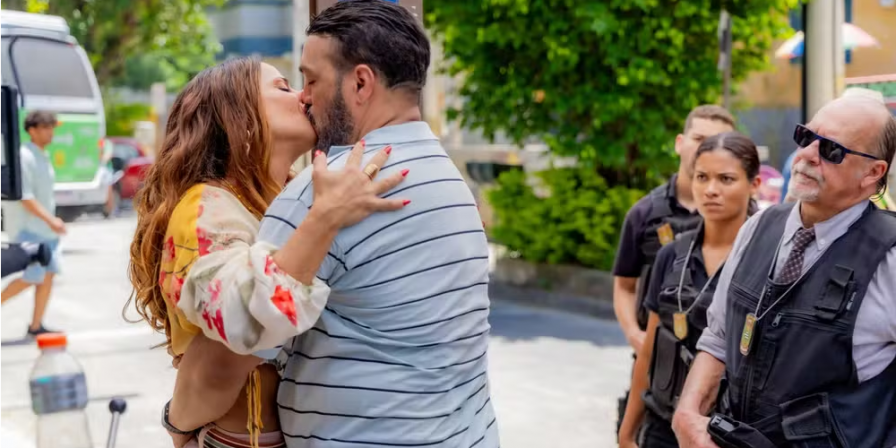 Misael beija Consuelo em Três Graças