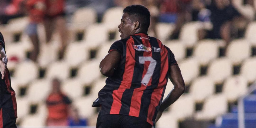 Atacante reage a invasão