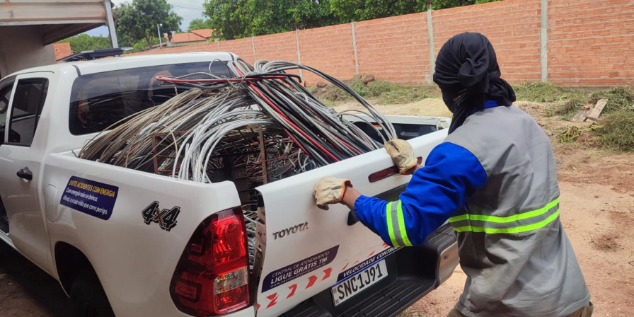 Dono de sucata preso com 800 kg de fios furtados