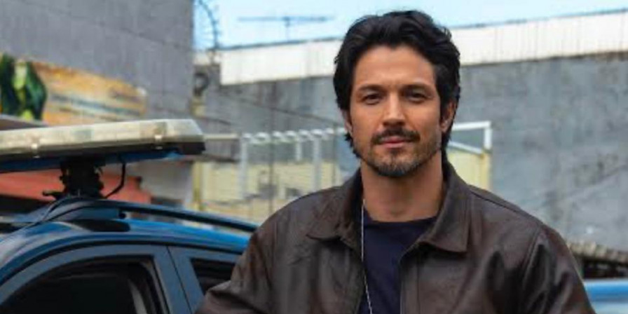 Rômulo Estrela como policial