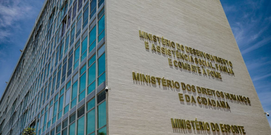 Ministros reagem à absolvição de estuprador