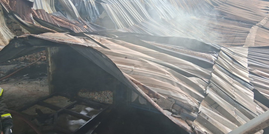 Incêndio atinge fábrica de colchões