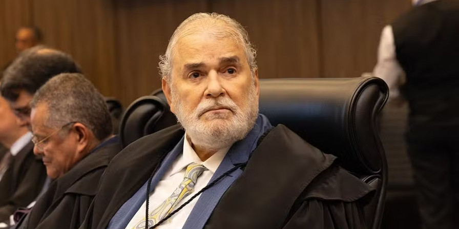 Ex-deputado assume vaga no STJ