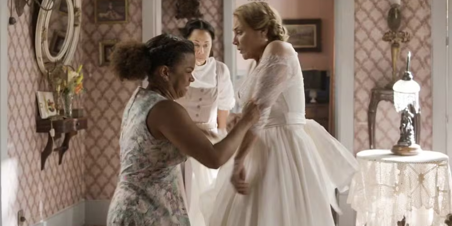 Dita rasga vestido de noiva de Zulma