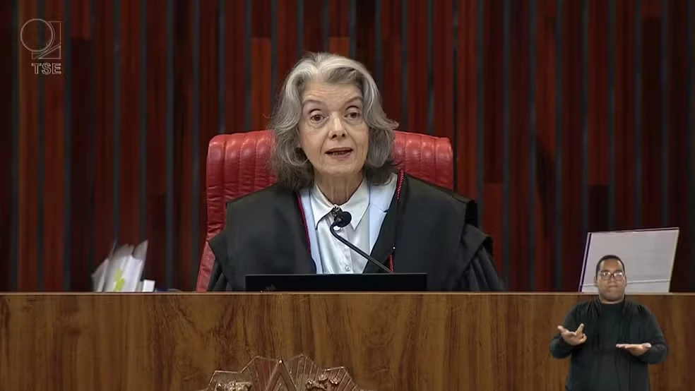 Ministra Cármen Lúcia abre sessão do TSE.