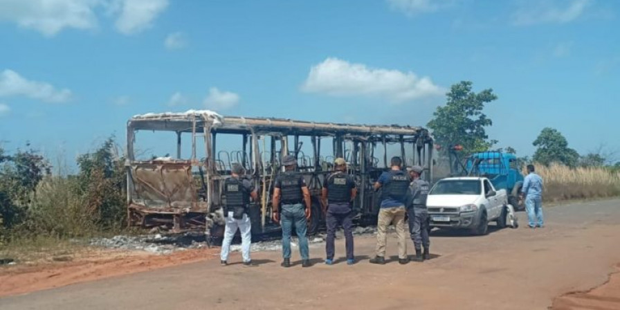 Homem preso por incêndio a ônibus