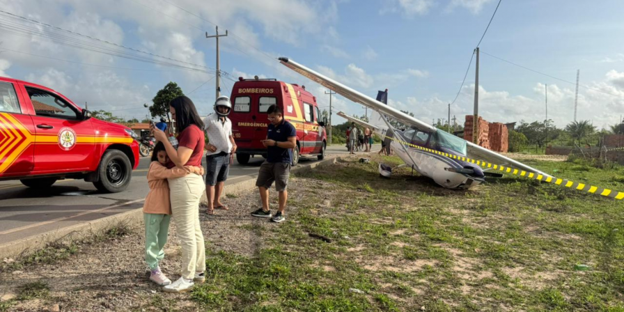 Avião faz pouso de emergência