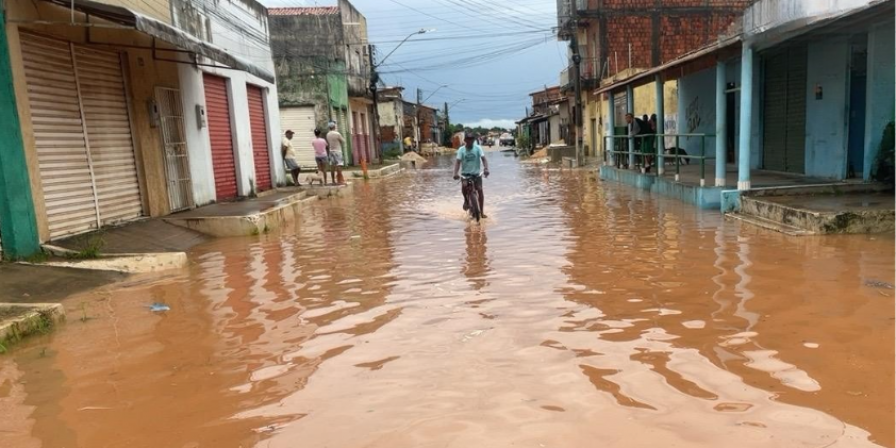 Rio Tocantins sobe após chuva