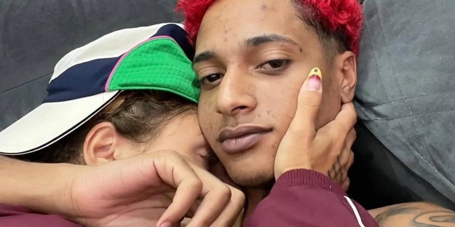 Rapper Oruam se declara à noiva