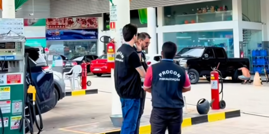 Procon processa distribuidora de combustível