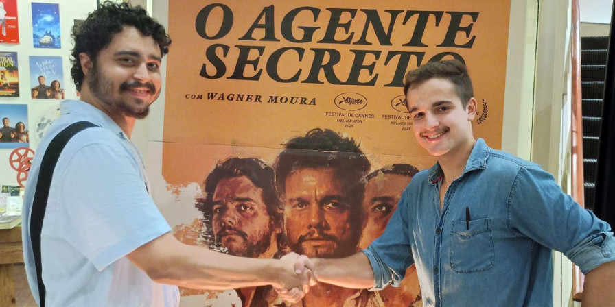 Fãs disputam concurso de sósias de Wagner Moura
