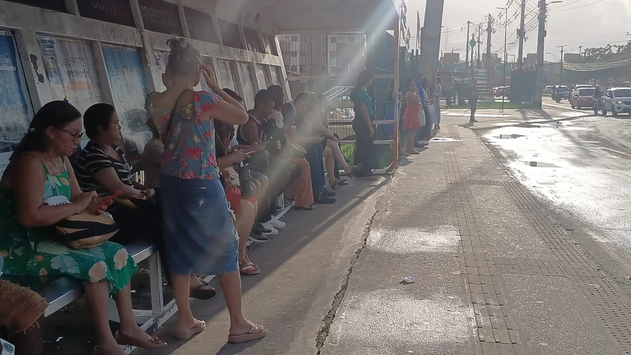 Parada de ônibus na Estrada de Ribamar. (Foto: Juvêncio Martins/TV Mirante)