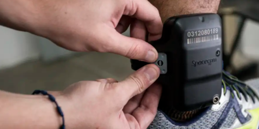 Senado aprova uso de tornozeleira