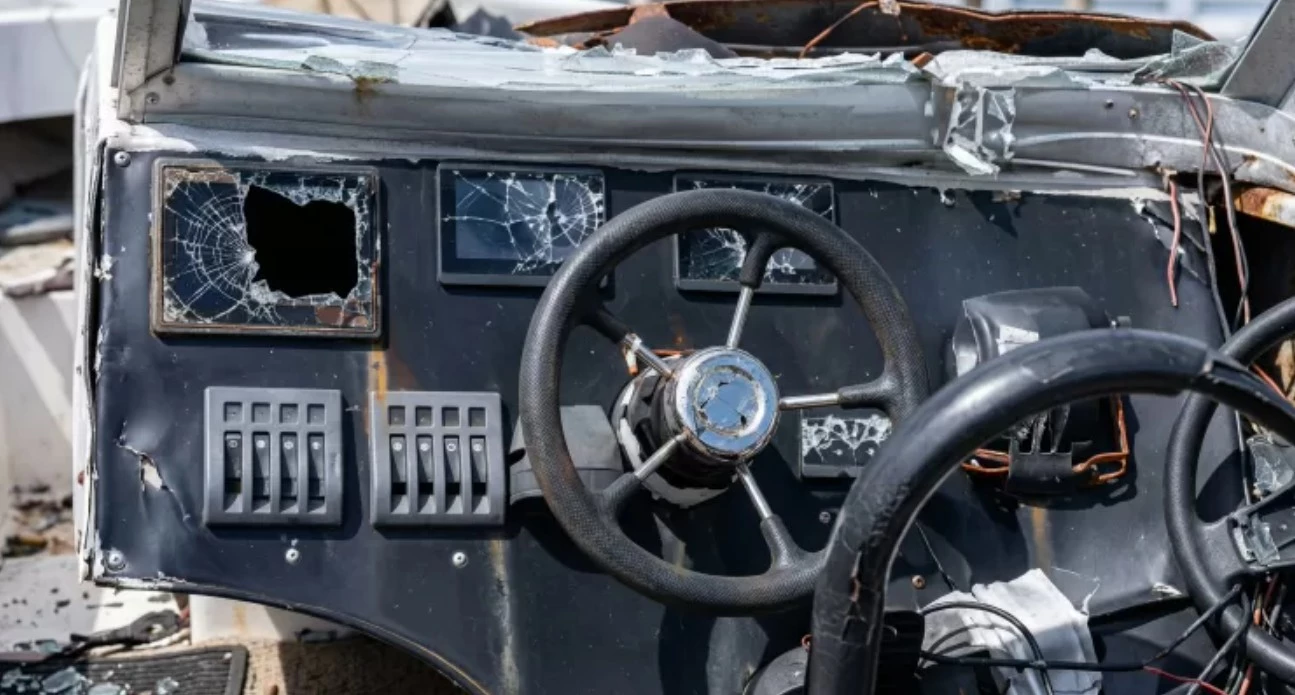 Barco sem identificação é achado no mar de Cururupu. (Foto: reprodução / redes sociais)