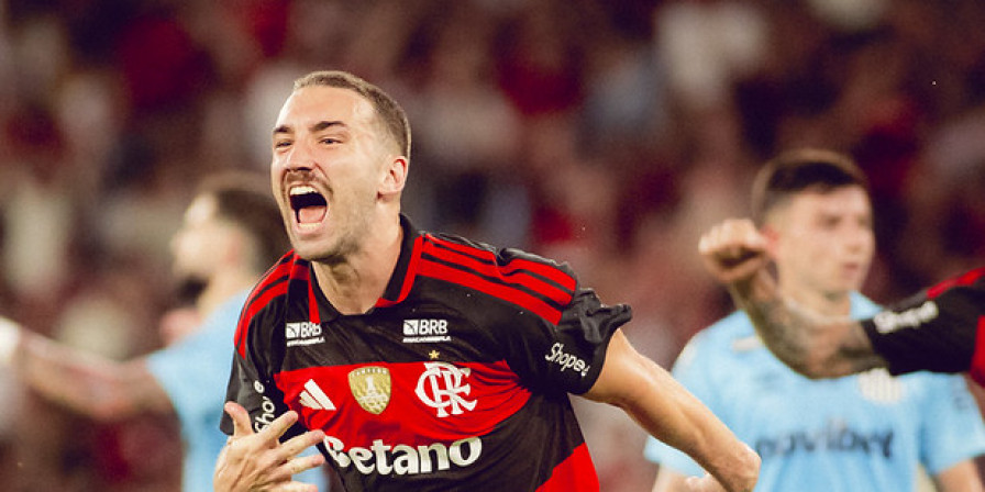 Flamengo vira e vence