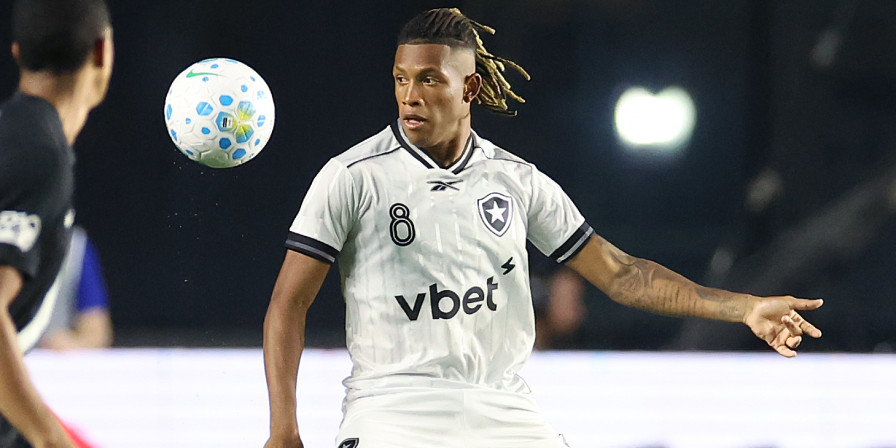 Danilo celebra vitória do Botafogo