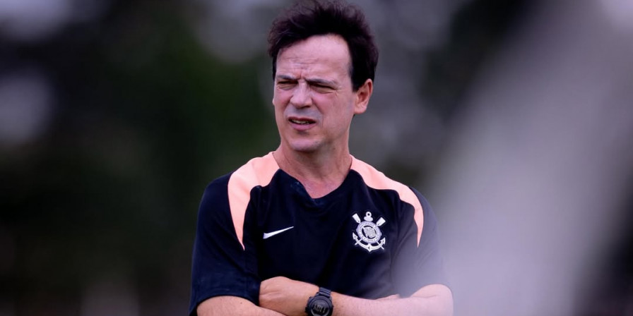 Diniz comanda 1º treino no Corinthians