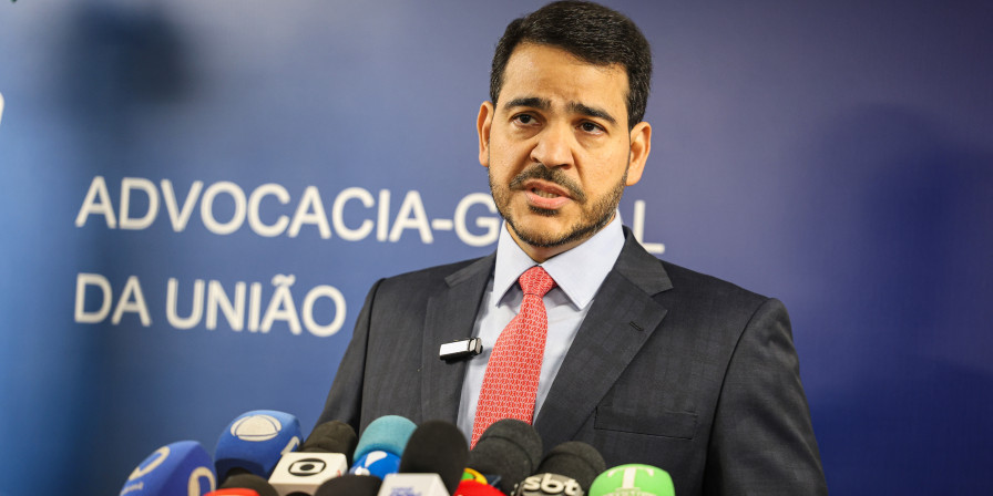 Weverton Rocha apresenta parecer favorável à indicação de Jorge Messias ao STF