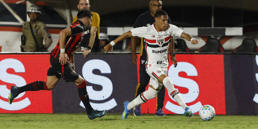 Vitória vence São Paulo