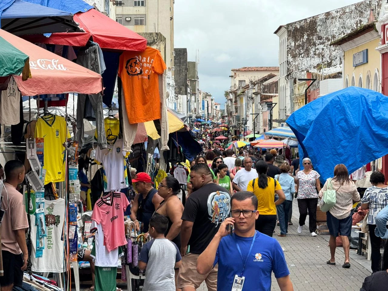 Comércio funciona com regras especiais no feriado.