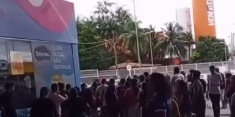 Homem baleado em estacionamento