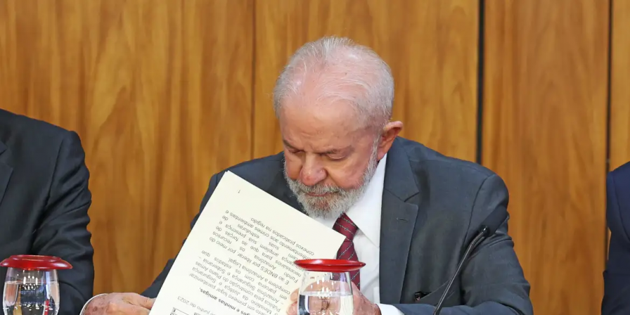 Lula Acaba com 'Taxa das Blusinhas'