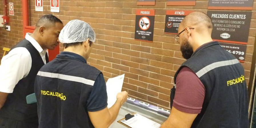 Procon apreende mais de 100 kg de produtos vencidos em Imperatriz