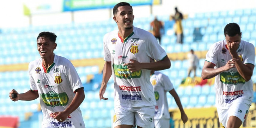 Sampaio Corrêa avança