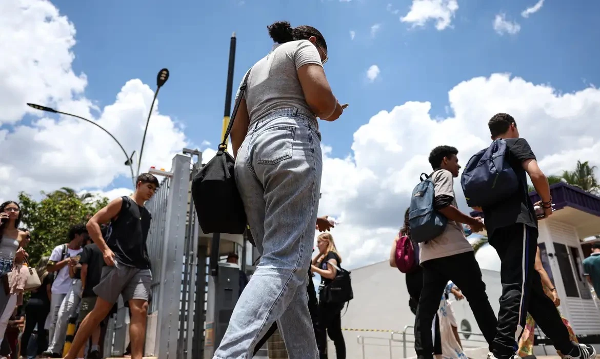 Estudantes ganham mais tempo para fazer inscrição no Enem