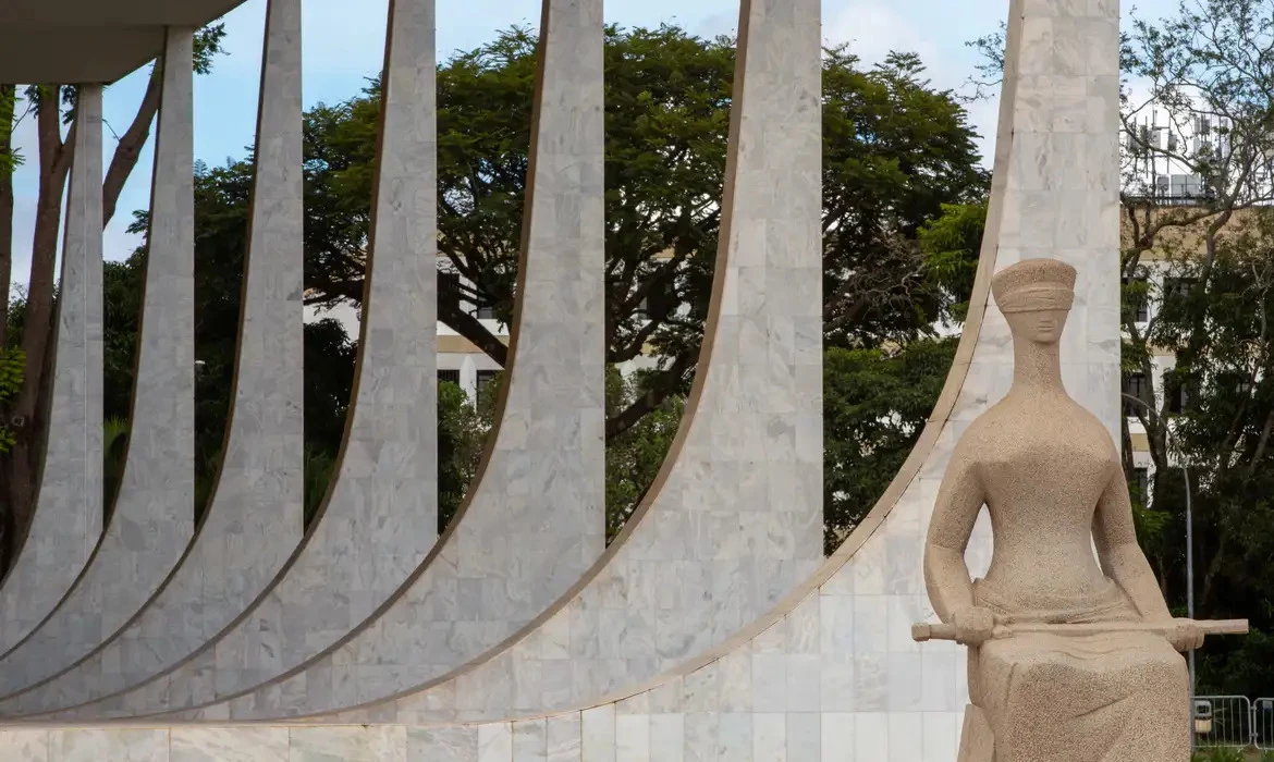 STF define rito para sessão que analisará relatório da PF sobre conversas entre Alexandre de Moraes e Daniel Vorcaro.
