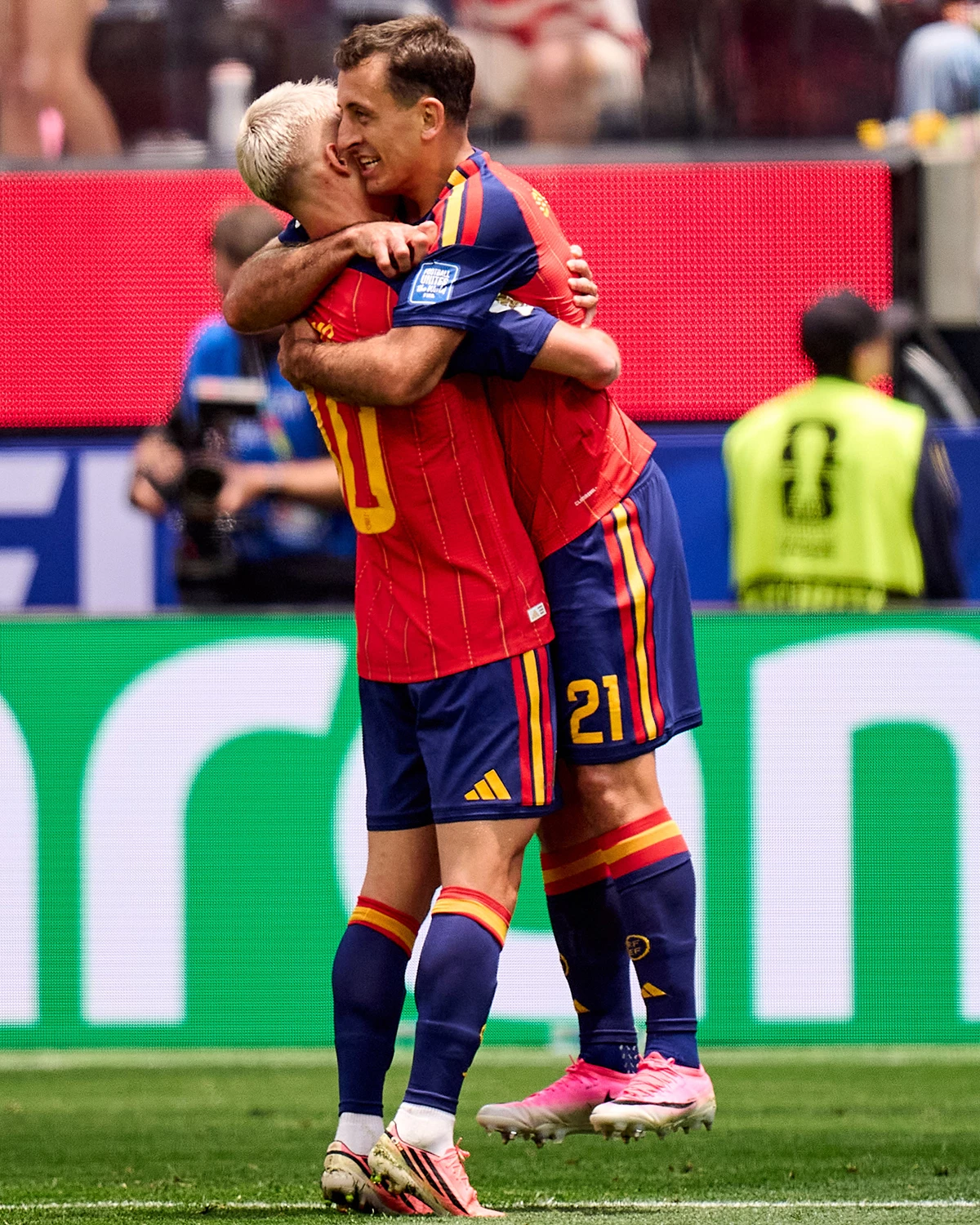 Espanha domina Áustria e avança às oitavas da Copa do Mundo