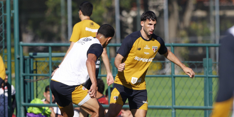 São Paulo faz ajustes táticos e treina bolas paradas