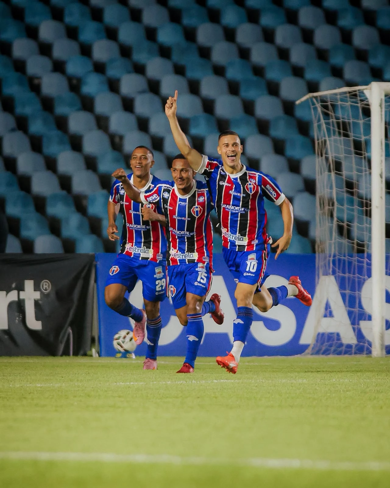 Jorge comemora: o Maranhão Atlético goleou o Itabaiana no Estádio Castelão.