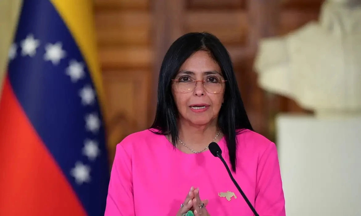 Presidente interina Delcy Rodríguez classificou o acordo como histórico e destacou retomada das relações com Washington.