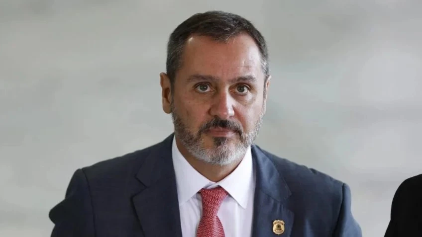 Andrei Rodrigues diz a Fachin que PF não monitorou André Mendonça e defende legalidade de relatórios de inteligência enviados ao STF.