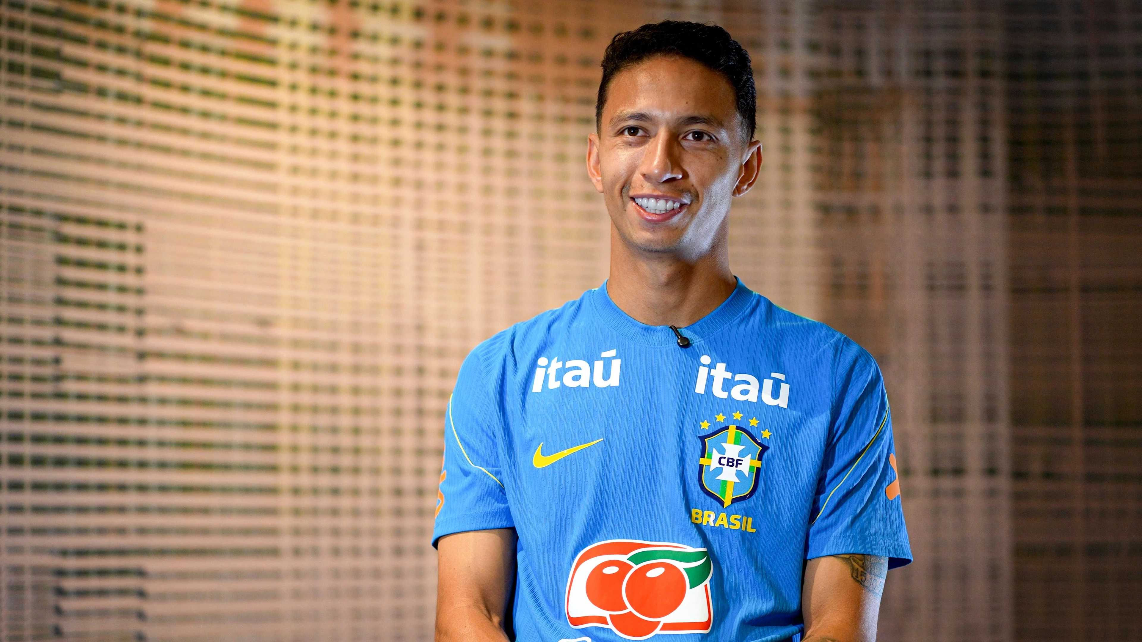 Mauro Júnior em entrevista à CBF TV em Brisbane durante sua primeira convocação pela Seleção Brasileira Principal