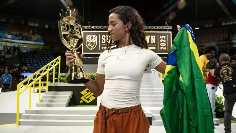 Rayssa Leal assume novo papel e inspira atletas em Dakar
