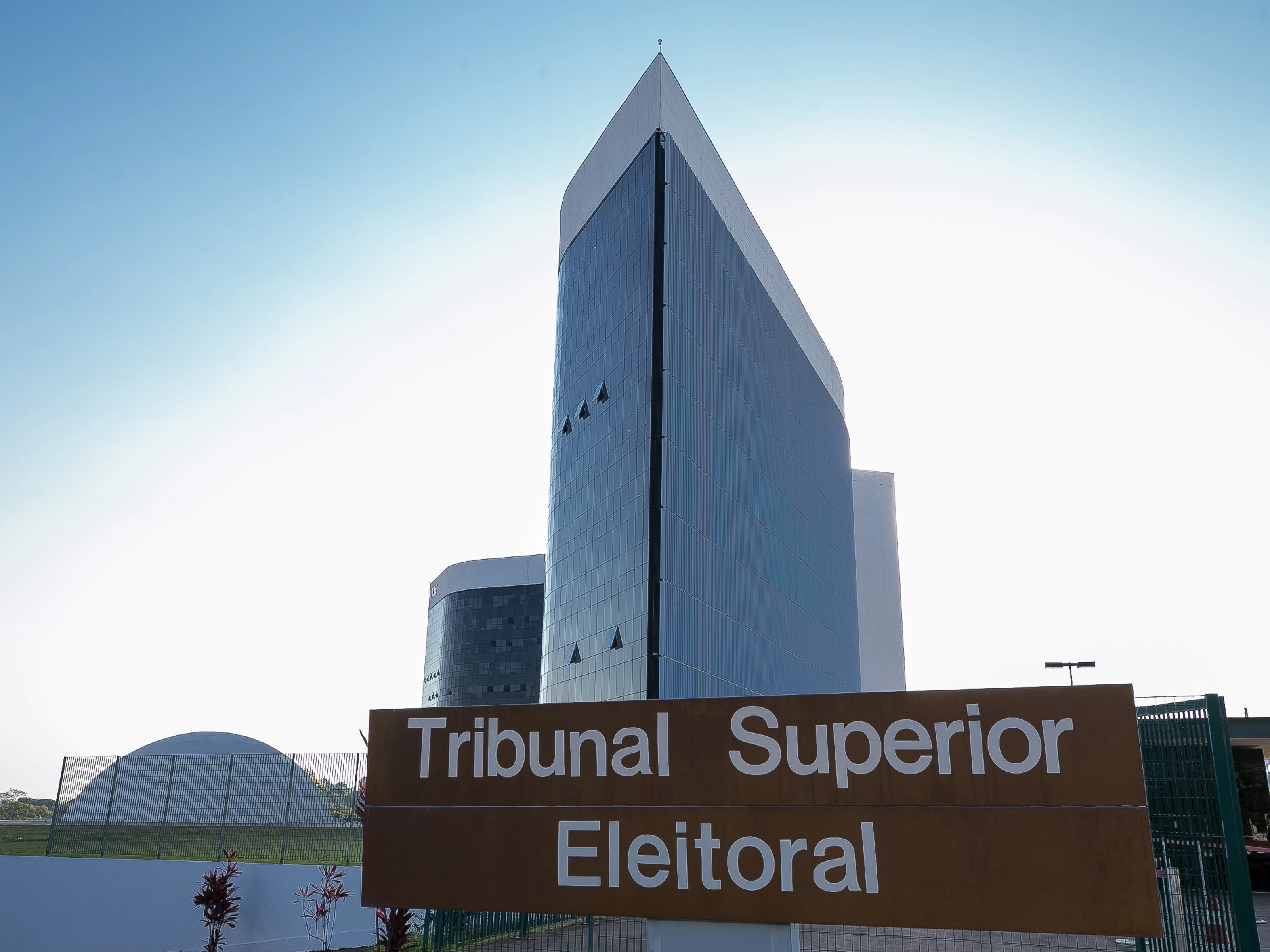 TSE diz que falha no processamento de dados interrompeu divulgação dos votos por 50 minutos e prepara mudanças para o segundo turno.