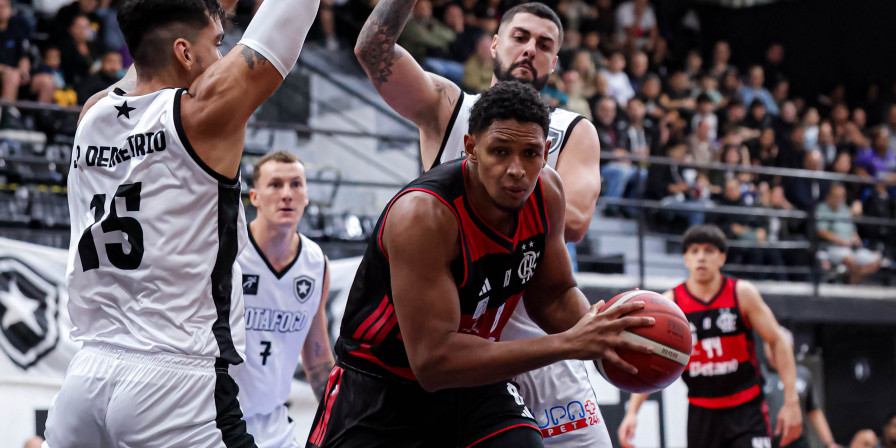 Ruan Miranda brilha em retorno e coloca o Flamengo na final do Carioca de Basquete