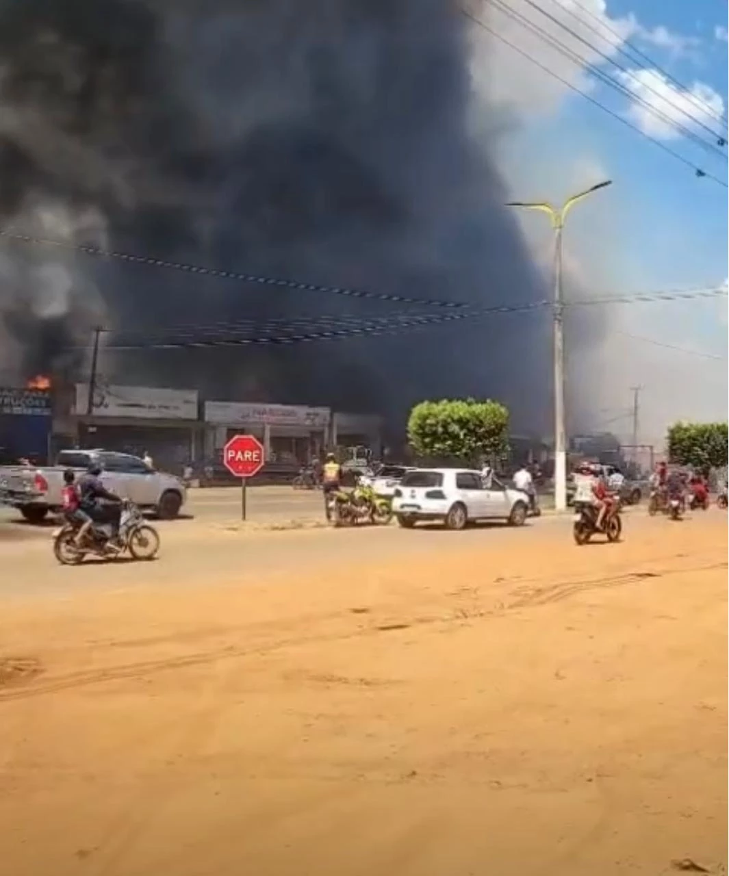 Bombeiro registra incêndio de grande proporção em Buriticupu, interior do Maranhão.