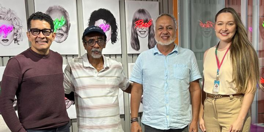 Região: Joãozinho Ribeiro apresenta o show Festa Brasileira no Teatro Arthur Azevedo