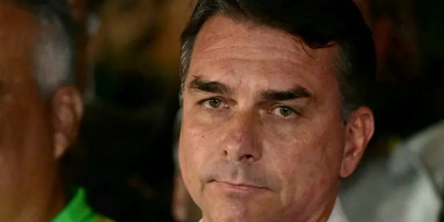 Região: Flávio Bolsonaro deixa Equador em jatinho com destino a Miami após sair do Brasil