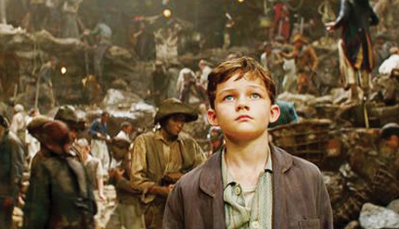 Levi Miller interpreta Peter Pan