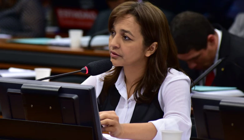 Deputada Eliziane Gama poderá trocar o PPS pelo DEM para entrar na briga pelo Senado