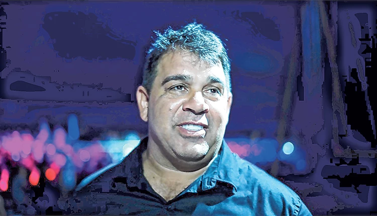 Robert Stevanovich é um dos fundadores do circo
