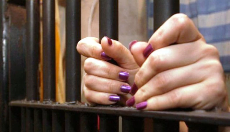 Polícia realizou diversas buscas e apreensões na residência da acusada