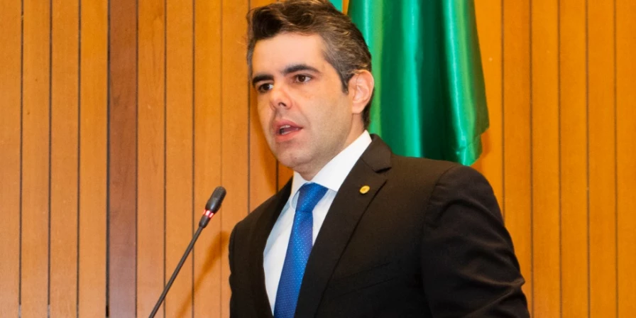Deputado Adriano Sarney (PV) relembrou dados sobre o PIB e sobre a extrema pobreza no Maranhão