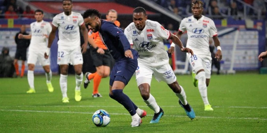 Neymar fez o gol da vitória sobre o Lyon